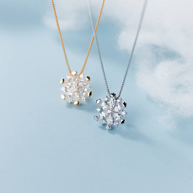 Sparkling Snowflake: 925 Silver Diamond Pendant Necklace